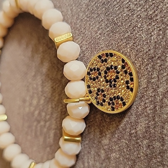 Cream Glass Beaded Leopard Print Charm Stretch Mobwife Bracelet - Picture 3 of 5